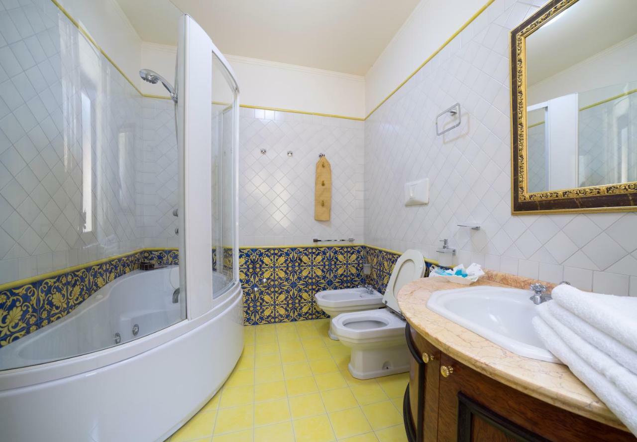 B&B 'O Sole Mio! Napoli Ngoại thất bức ảnh